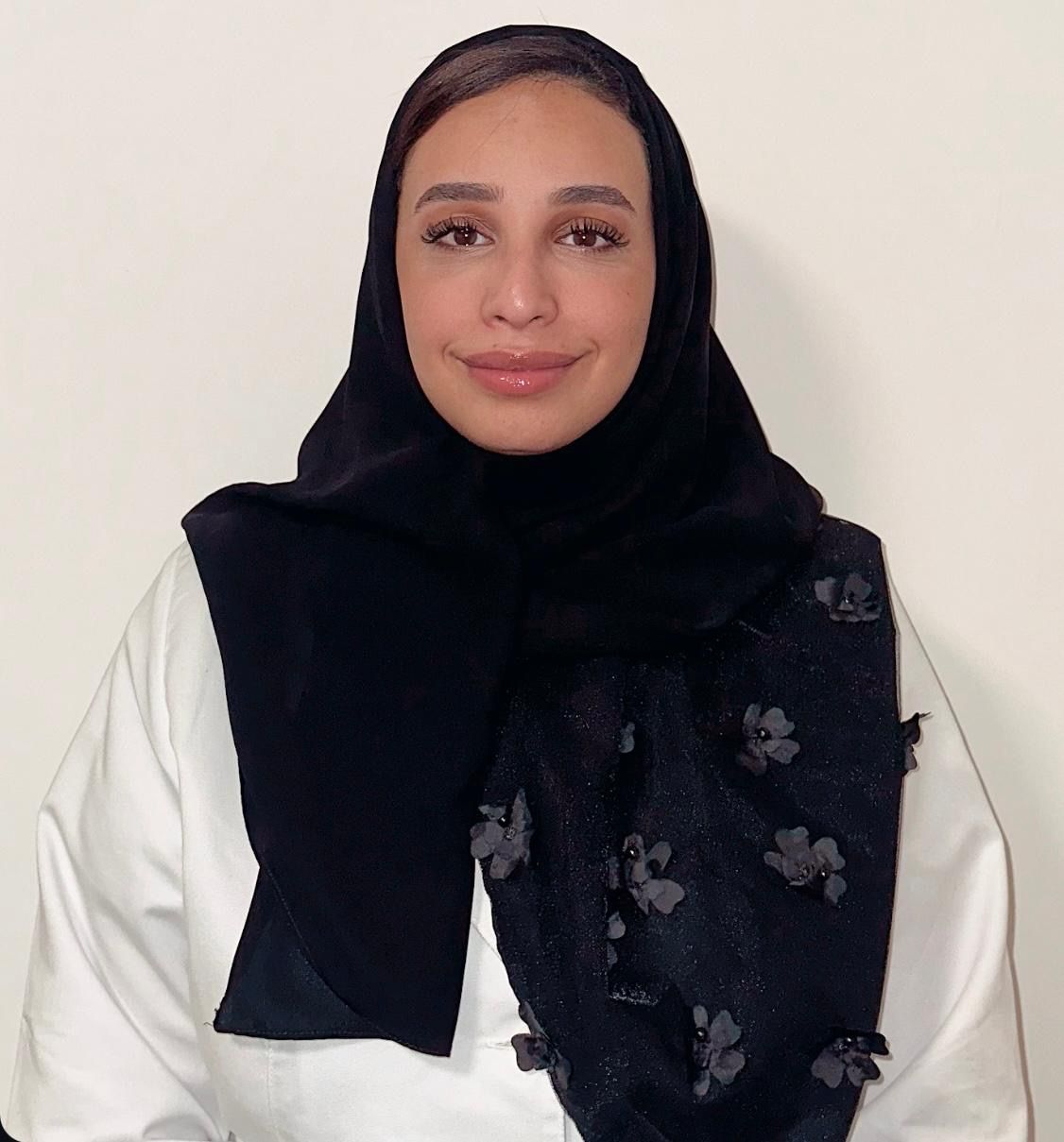 د. عزة رضا، أشعة الأعصاب وتداخلات العمود الفقري، في جدة